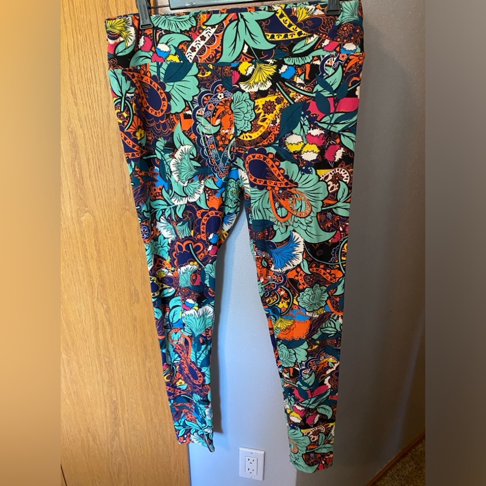 Lularoe Tall & Curvy Leggings Teal Floral Paisley